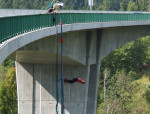 [Obrázek: Bungee jumping z mostu - Chomutov (2)