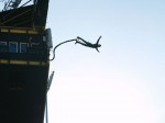 [Obrázek: Bungee jumping z televizní věžě v Harrachově (7)