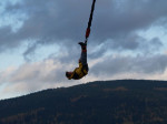 [Obrázek: Bungee jumping z televizní věžě v Harrachově (9)
