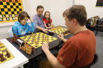 [Obrázek: Šachy s mezinárodním mistrem (5)
