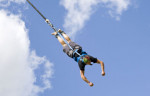 [Obrázek: Bungee jumping z jeřábu (2)