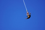 [Obrázek: Bungee jumping z jeřábu (4)