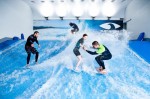[Obrázek: Indoor surfing - Surf aréna Praha]