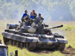 [Obrázek: Jízda v tanku + střelba ze samopalu (2)