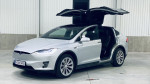 [Obrázek: Jízda ve vozu Tesla Model X (1)