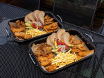 [Obrázek: Křupavá řízková hostina s přílohou v ostravské restauraci Heřmanická beseda (1)
