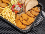 [Obrázek: Křupavá řízková hostina s přílohou v ostravské restauraci Heřmanická beseda (4)