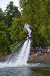 [Obrázek: Let na flyboardu (13)