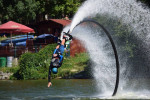[Obrázek: Let na flyboardu (5)