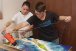[Obrázek: Malování abstraktního obrazu epoxidovou pryskyřicí (9)