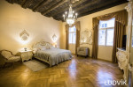 [Obrázek: Pobyt v elegantním historickém apartmánu na Malé Straně se středověkou all inclusive hostinou pro 2 osoby]