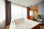 [Obrázek: Pobyt v luxusním apartmá King hotelu Fénix s vířivkou, infrasaunou a terasou pro dva (7)