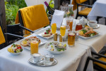 [Obrázek: Prémiová snídaně na střešní terase Pytloun Sky Bar & Restaurant Prague na Václavském náměstí (10)