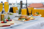 [Obrázek: Prémiová snídaně na střešní terase Pytloun Sky Bar & Restaurant Prague na Václavském náměstí (12)