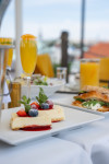 [Obrázek: Prémiová snídaně na střešní terase Pytloun Sky Bar & Restaurant Prague na Václavském náměstí (18)