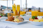 [Obrázek: Prémiová snídaně na střešní terase Pytloun Sky Bar & Restaurant Prague na Václavském náměstí (3)