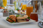 [Obrázek: Prémiová snídaně na střešní terase Pytloun Sky Bar & Restaurant Prague na Václavském náměstí (4)