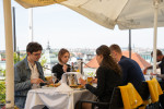[Obrázek: Prémiová snídaně na střešní terase Pytloun Sky Bar & Restaurant Prague na Václavském náměstí (8)