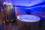 [Obrázek: Senzační privátní lázně se saunou, vířivkou a lahví prosecca pro 2 osoby v Praze]