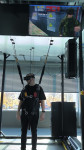 [Obrázek: Realistický seskok padákem na profesionálním armádním simulátoru s virtuální realitou (6)