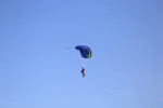 [Obrázek: Samostatný seskok s volným pádem z 4 000 metrů (11)
