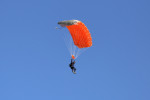 [Obrázek: Samostatný seskok s volným pádem z 4 000 metrů (12)