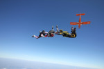 [Obrázek: Samostatný seskok s volným pádem z 4 000 metrů (5)