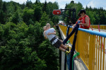 [Obrázek: Tandem bungee jumping ze Zvíkovského mostu (2)
