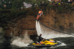 [Obrázek: Tandemový flyboardový let plný adrenalinu s profesionály z FlyboardShow]
