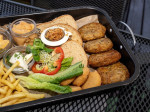 [Obrázek: Tvarůžkové hody s přílohou v ostravské restauraci Heřmanická beseda (2)