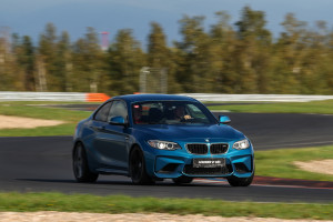 [Obrázek: Jízda v BMW M2 F87 na okruhu Autodromu Vysoké Mýto (1)