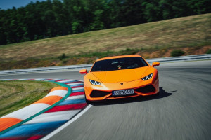 [Obrázek: Jízda v Lamborghini na velkém závodním Masarykově okruhu v Brně (1)