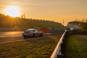 [Obrázek: Jízda v Porsche 911 GT3 na velkém závodním Masarykově okruhu v Brně (1)