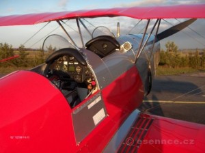 [Obrázek: Let historickým dvojplošníkem Bücker Bü-131 (1)