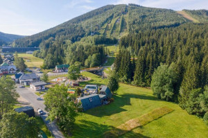 [Obrázek: Nabitý horský pobyt na 6 nocí v Hotelu Skicentrum Harrachov přímo pod skokanským můstkem pro 2 osoby (1)