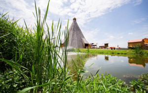 [Obrázek: Pobyt v unikátním Vigvam resortu pro dva s polopenzí, piknikem a neomezeným wellness (1)