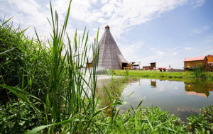 [Obrázek: Pobyt v unikátním Vigvam resortu pro dva s polopenzí, piknikem a wellness (1)