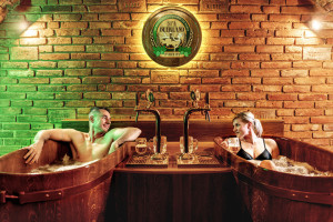 [Obrázek: Relaxační pobyt v domě U Zlatého Beránka se snídaní a pivní lázní Spa Beerland v srdci Plzně pro 2 osoby (1)