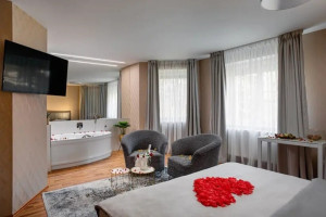 [Obrázek: Romantický pobyt se saunou a vířivkou na pokoji v Penzionu Solid Spa**** (1)