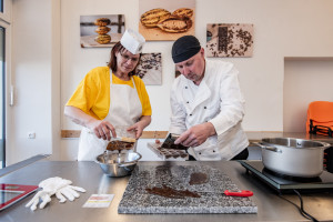 [Obrázek: Staňte se čokolatiérem na zkoušku - kurz vaření čokolády v Krásné Lípě (1)