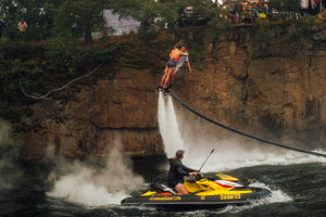 [Obrázek: Tandemový let na flyboardu s FlyboardShow (1)