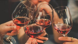 [Obrázek: Tour de Wine Plzeň - Po kapkách zločinu (1)