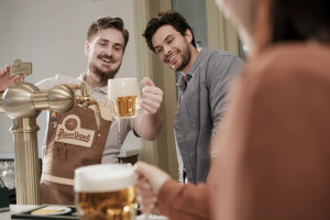 [Obrázek: Úžasná interaktivní expozice příběhu piva + škola čepování Pilsner Urquell Experience v Praze (1)