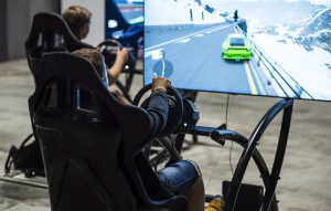 [Obrázek: Závodní simulátor s možností virtuální reality (1)